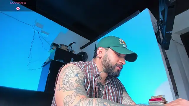 Snapshot of CamiloGray_ chatting on September 18, 3:58 pm CamiloGray  online show from September 18, 3:58 pm