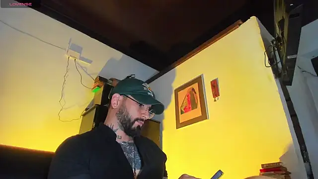 Snapshot of CamiloGray_ chatting on September 19, 4:07 pm CamiloGray  online show from September 19, 4:07 pm