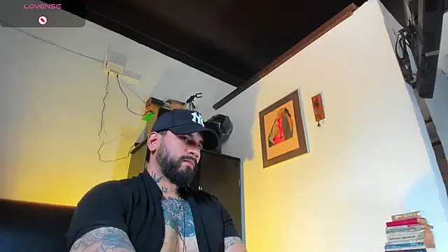 Snapshot of CamiloGray_ chatting on September 17, 3:57 pm CamiloGray  online show from September 17, 3:57 pm
