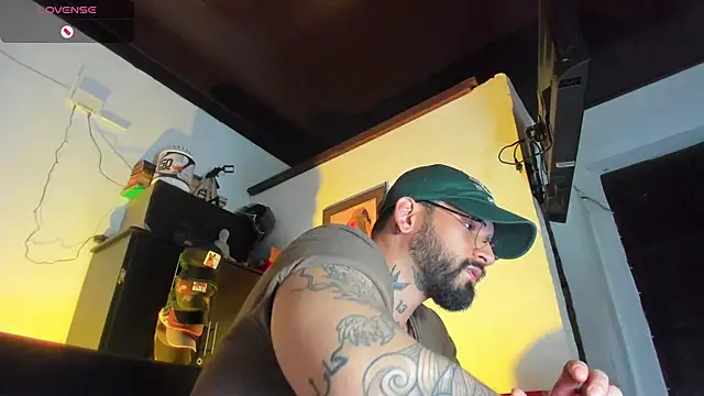 Snapshot of CamiloGray_ chatting on September 26, 2:15 pm CamiloGray  online show from September 26, 2:15 pm