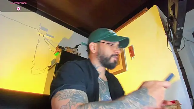 Snapshot of CamiloGray_ chatting on October 10, 2:55 pm CamiloGray  online show from October 10, 2:55 pm