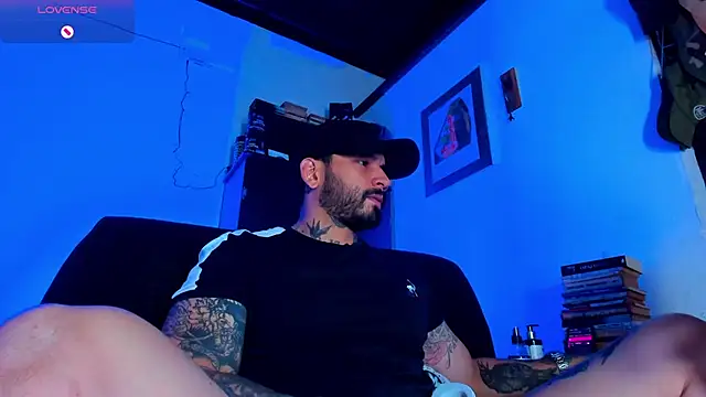 Snapshot of CamiloGray_ chatting on January 23, 1:24 pm CamiloGray  online show from January 23, 1:24 pm