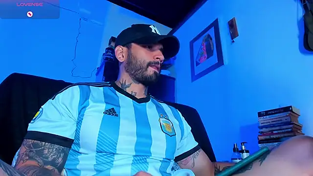 Snapshot of CamiloGray_ chatting on January 22, 1:32 pm CamiloGray  online show from January 22, 1:32 pm