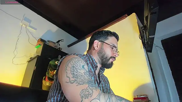 Snapshot of CamiloGray_ chatting on September 23, 2:16 pm CamiloGray  online show from September 23, 2:16 pm