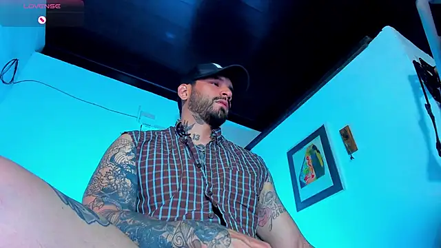 Snapshot of CamiloGray_ chatting on December 20, 1:33 pm CamiloGray  online show from December 20, 1:33 pm