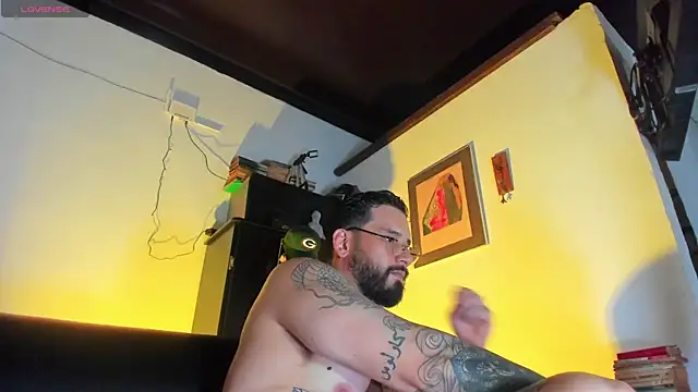 Snapshot of CamiloGray_ chatting on October 7, 2:43 pm CamiloGray  online show from October 7, 2:43 pm