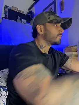 Snapshot of CamiloGray_ chatting on February 24, 3:09 pm CamiloGray  online show from February 24, 3:09 pm