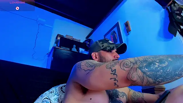 Snapshot of CamiloGray_ chatting on February 14, 12:47 pm CamiloGray  online show from February 14, 12:47 pm