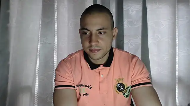 Snapshot of Armando_2002 chatting on September 30, 6:33 pm Armando 2002 online show from September 30, 6:33 pm