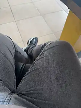 Snapshot of S2kicibey06 chatting on January 15, 11:10 am S2kicibey06 online show from January 15, 11:10 am