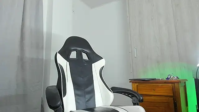 Snapshot of YeremiBrowm chatting on September 10, 8:40 pm YeremiBrowm online show from September 10, 8:40 pm