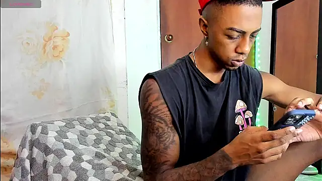 Snapshot of YeremiBrowm chatting on December 3, 4:17 pm YeremiBrowm online show from December 3, 4:17 pm