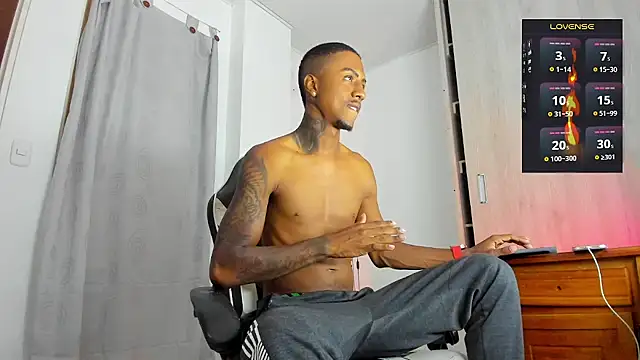 Snapshot of YeremiBrowm chatting on September 18, 8:44 pm YeremiBrowm online show from September 18, 8:44 pm