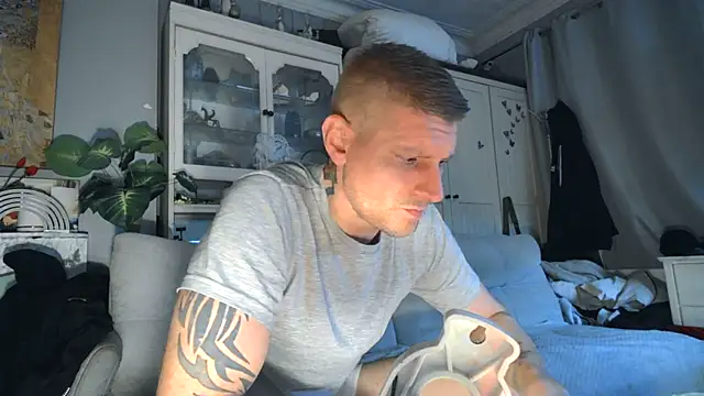 Snapshot of iamsex6969 chatting on October 18, 4:28 am iamsex6969 online show from October 18, 4:28 am