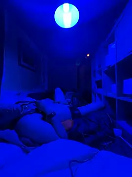 cumhungrybottom4u online show from March 13, 8:33 am