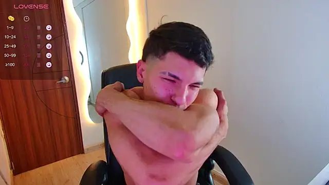 Snapshot of harrisoncuper chatting on October 20, 11:19 pm harrisoncuper online show from October 20, 11:19 pm