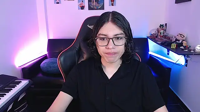 Snapshot of malik_harrison__ chatting on February 28, 3:04 pm malik harrison   online show from February 28, 3:04 pm