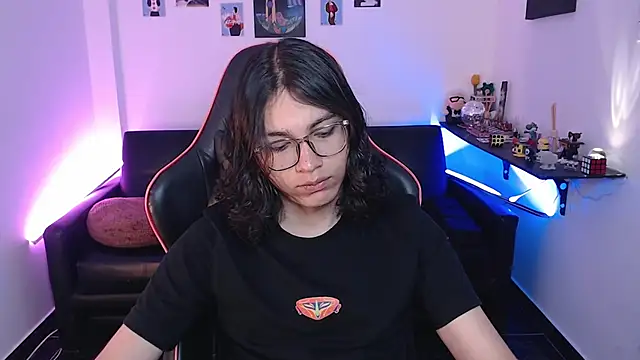 Snapshot of malik_harrison__ chatting on October 17, 2:54 pm malik harrison   online show from October 17, 2:54 pm