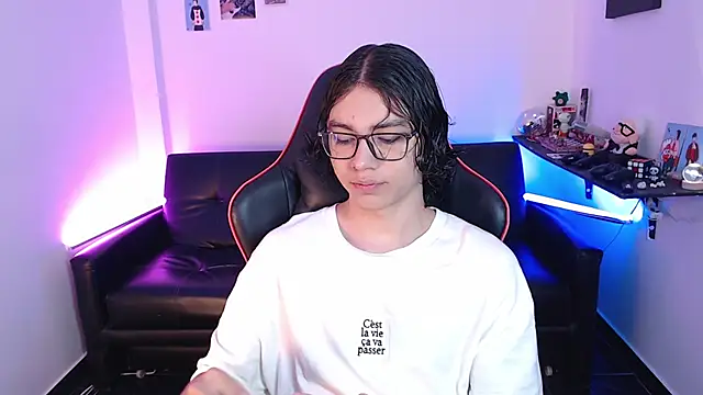 Snapshot of malik_harrison__ chatting on January 10, 1:52 pm malik harrison   online show from January 10, 1:52 pm