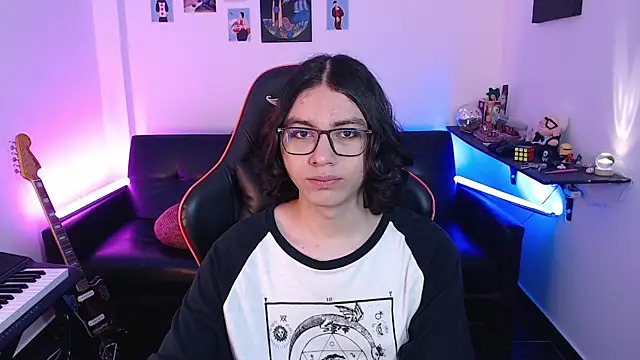 Snapshot of malik_harrison__ chatting on March 21, 3:02 pm malik harrison   online show from March 21, 3:02 pm