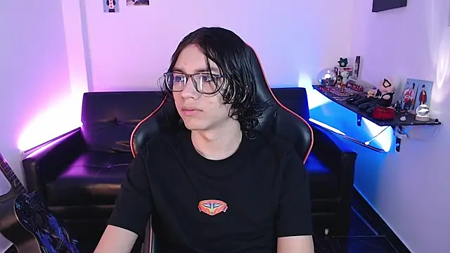 Snapshot of malik_harrison__ chatting on December 26, 3:10 pm malik harrison   online show from December 26, 3:10 pm