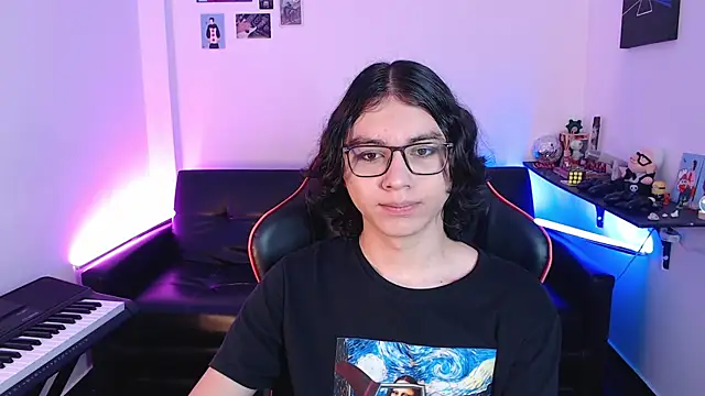 Snapshot of malik_harrison__ chatting on February 5, 2:05 pm malik harrison   online show from February 5, 2:05 pm