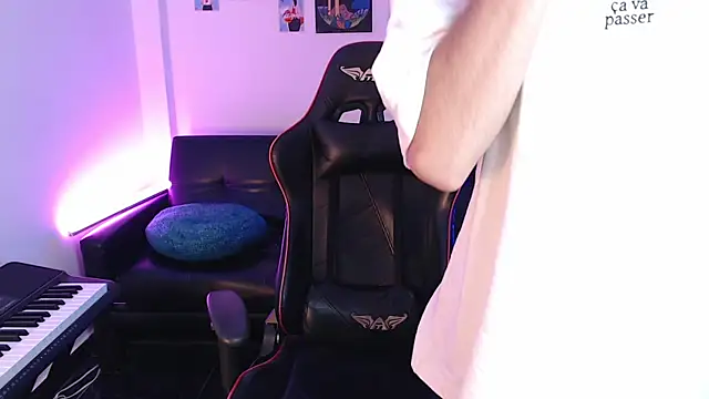 Snapshot of malik_harrison__ chatting on February 27, 3:26 pm malik harrison   online show from February 27, 3:26 pm