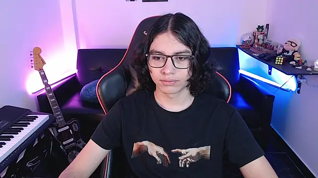 Snapshot of malik_harrison__ chatting on March 7, 2:34 pm malik harrison   online show from March 7, 2:34 pm