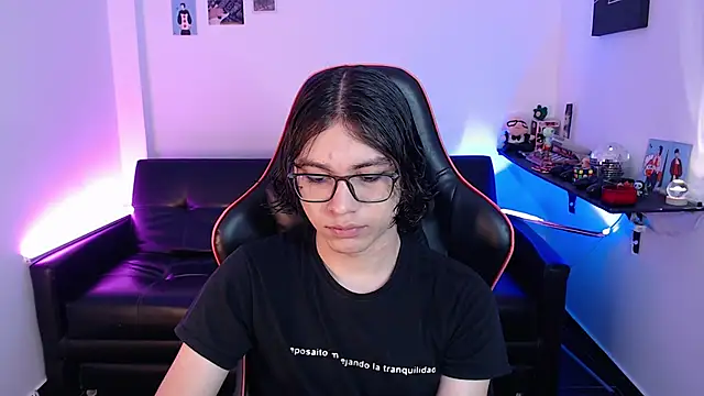 Snapshot of malik_harrison__ chatting on December 9, 2:51 pm malik harrison   online show from December 9, 2:51 pm