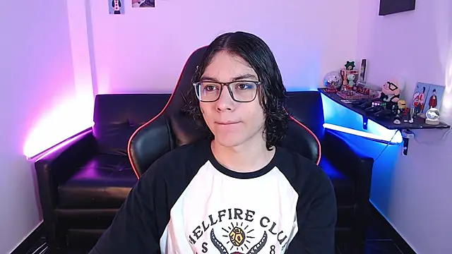 Snapshot of malik_harrison__ chatting on January 30, 2:47 pm malik harrison   online show from January 30, 2:47 pm