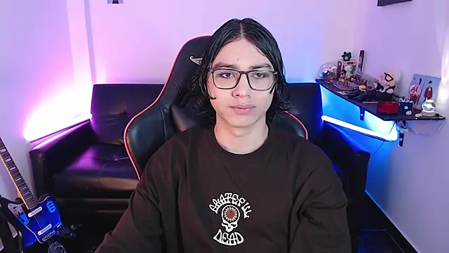 Snapshot of malik_harrison__ chatting on January 6, 2:14 pm malik harrison   online show from January 6, 2:14 pm