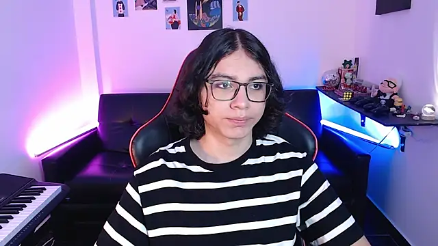 Snapshot of malik_harrison__ chatting on February 20, 1:51 pm malik harrison   online show from February 20, 1:51 pm