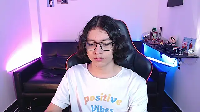 Snapshot of malik_harrison__ chatting on January 13, 3:15 pm malik harrison   online show from January 13, 3:15 pm