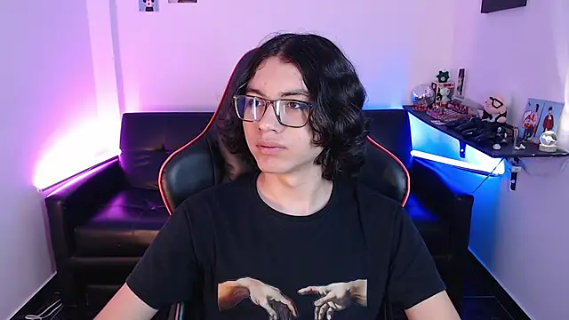 Snapshot of malik_harrison__ chatting on January 27, 2:02 pm malik harrison   online show from January 27, 2:02 pm