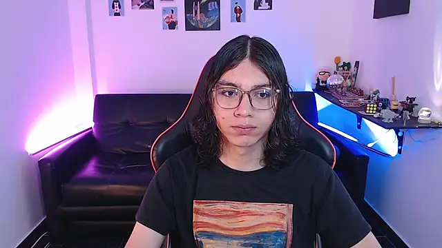 Snapshot of malik_harrison__ chatting on September 25, 3:33 pm malik harrison   online show from September 25, 3:33 pm