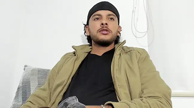 tuyo1995 online show from March 7, 9:38 pm