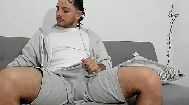 tuyo1995 online show from February 28, 6:09 pm