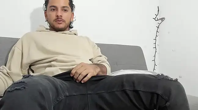 tuyo1995 online show from March 2, 5:12 am