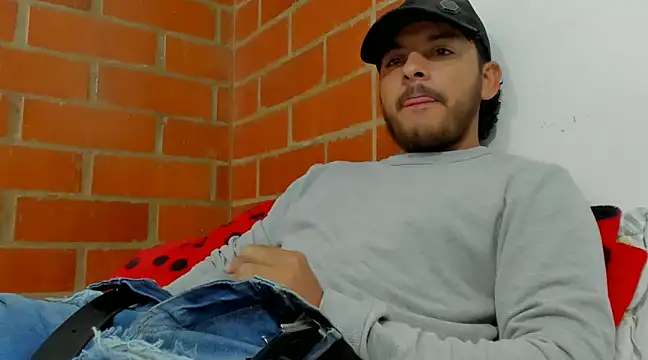 tuyo1995 online show from December 6, 8:29 pm