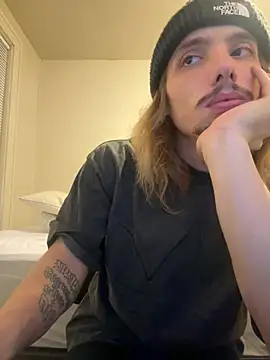 Snapshot of trippyski chatting on February 9, 7:49 am trippyski online show from February 9, 7:49 am