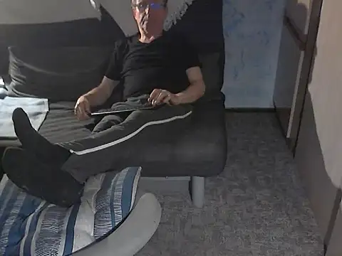 kiam471 online show from February 13, 11:54 pm