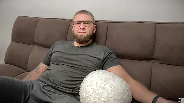 Snapshot of Bear_bear_ chatting on December 28, 2:01 pm Bear bear  online show from December 28, 2:01 pm