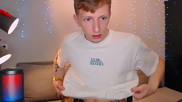 Snapshot of juliaanddima chatting on March 7, 8:44 pm juliaanddima online show from March 7, 8:44 pm