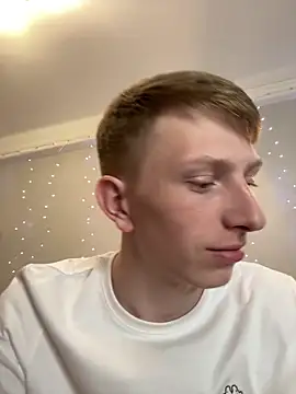 Snapshot of juliaanddima chatting on February 6, 9:49 pm juliaanddima online show from February 6, 9:49 pm