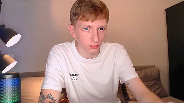 Snapshot of juliaanddima chatting on December 6, 10:52 pm juliaanddima online show from December 6, 10:52 pm