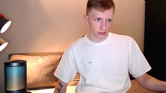 Snapshot of juliaanddima chatting on October 23, 9:07 pm juliaanddima online show from October 23, 9:07 pm