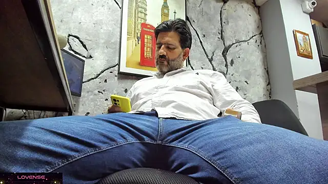 Maxi TheBigDaddy online show from December 18, 10:06 pm