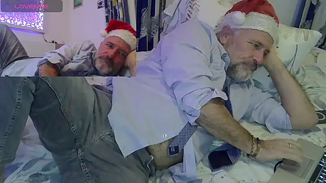 Snapshot of DaddybearVLC chatting on December 26, 8:11 pm DaddybearVLC online show from December 26, 8:11 pm