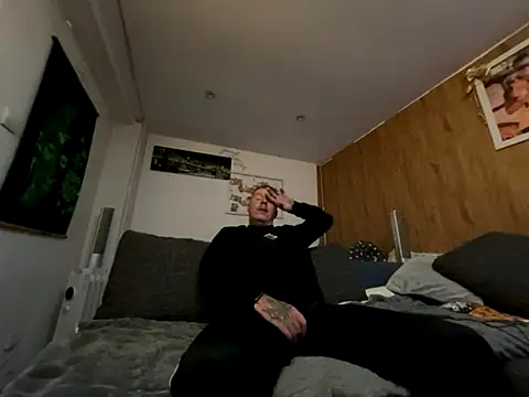 steveindahouse online show from October 25, 4:03 am