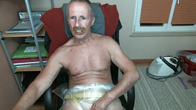 Snapshot of olibrius71 chatting on March 14, 8:06 pm olibrius71 online show from March 14, 8:06 pm